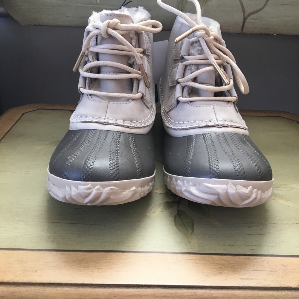 Spring SALE!!! Sorel waterproof boots - Picture 3 of 3